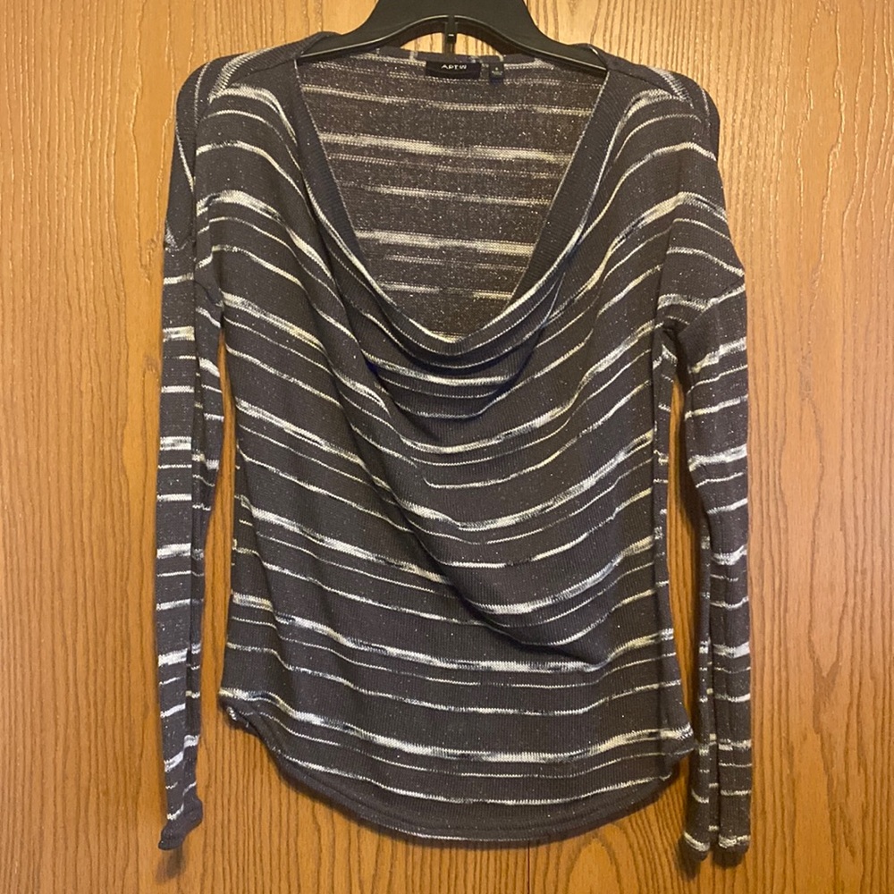 Women’s long sleeve top